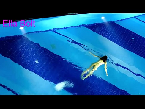 ❤️ Saya tidak bisa berhenti menonton, pirang muda tertangkap basah berenang di kolam resor ELLA BOLT ❌ Video sialan di porno id.kenhdammy.top ️❤