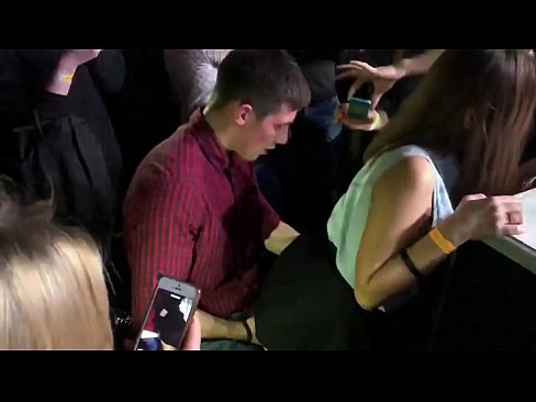 ❤️ Seks nyata di klub malam Rusia. Gadis Rusia berusia 18 tahun di anus dan vagina bercinta di klub malam ❌ Video sialan di porno id.kenhdammy.top ️❤